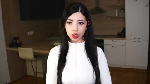 Snapshot of kindraevert chatting on 11.05.25 Megan online show from 11.05.25