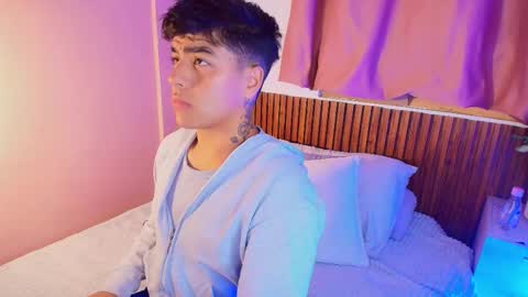 king  help me reach 100 likes online show from 12.18.25