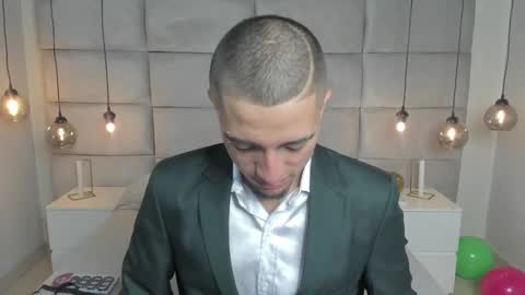 Snapshot of king_dante_ chatting on 12.28.24 King Dante online show from 12.28.24