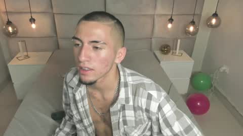 Snapshot of king_dante_ chatting on 12.30.24 King Dante online show from 12.30.24