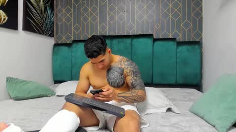 Snapshot of king_falconer chatting on 09.16.25 Angel Falconer online show from 09.16.25