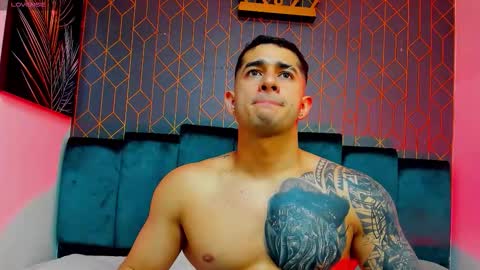 Snapshot of king_falconer chatting on 09.22.25 Angel Falconer online show from 09.22.25