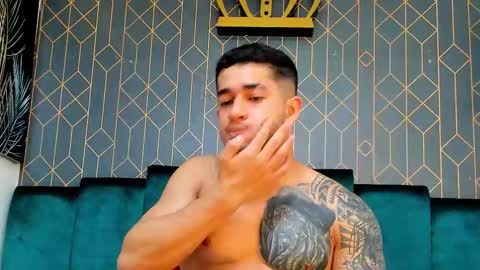 Snapshot of king_falconer chatting on 09.28.25 Angel Falconer online show from 09.28.25