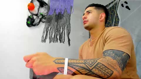 Snapshot of king_falconer chatting on 10.15.25 Angel Falconer online show from 10.15.25