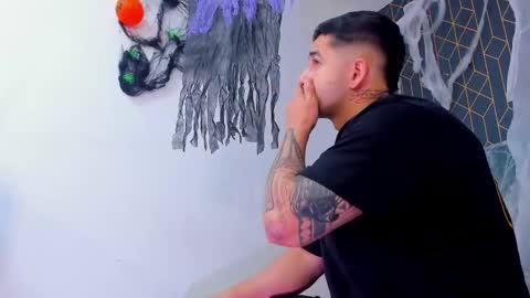 Snapshot of king_falconer chatting on 10.19.25 Angel Falconer online show from 10.19.25