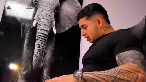 Snapshot of king_falconer chatting on 10.28.25 Angel Falconer online show from 10.28.25