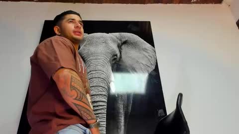 Snapshot of king_falconer chatting on 10.29.25 Angel Falconer online show from 10.29.25