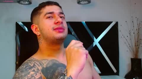 Snapshot of king_falconer chatting on 11.14.25 Angel Falconer online show from 11.14.25