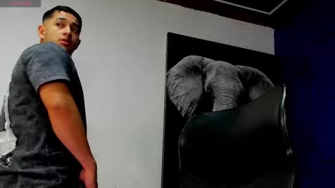 Snapshot of king_falconer chatting on 11.17.25 Angel Falconer online show from 11.17.25