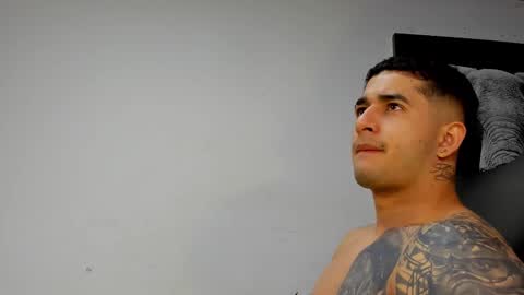 Snapshot of king_falconer chatting on 11.18.25 Angel Falconer online show from 11.18.25