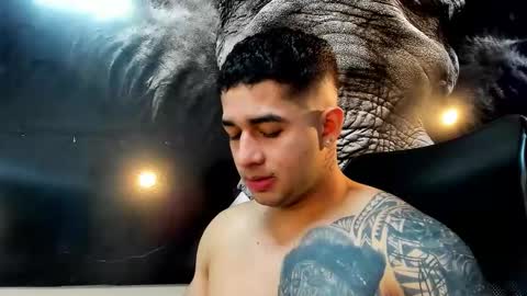 Snapshot of king_falconer chatting on 11.22.25 Angel Falconer online show from 11.22.25