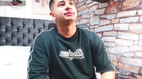 Snapshot of king_falconer chatting on 11.22.25 Angel Falconer online show from 11.22.25