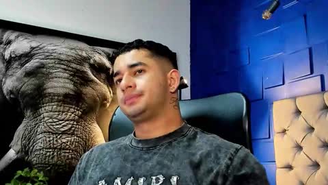 Snapshot of king_falconer chatting on 11.25.25 Angel Falconer online show from 11.25.25