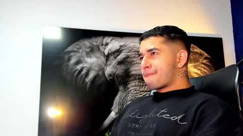 Snapshot of king_falconer chatting on 11.26.25 Angel Falconer online show from 11.26.25