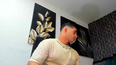 Snapshot of king_falconer chatting on 12.01.25 Angel Falconer online show from 12.01.25