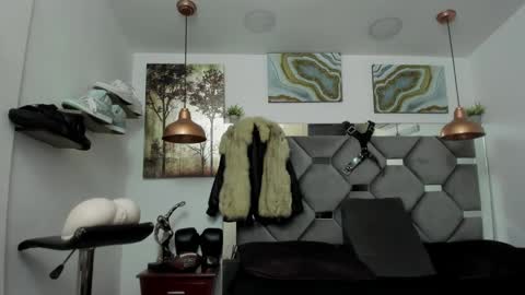 Snapshot of king_fitt_ chatting on 12.31.24 HOT MEN BLACK online show from 12.31.24