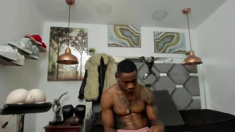 Snapshot of king_fitt_ chatting on 01.25.25 HOT MEN BLACK online show from 01.25.25