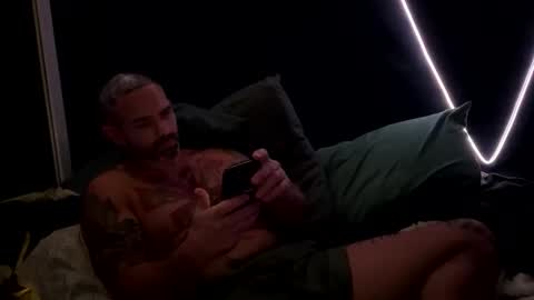 Snapshot of kingemul chatting on 10.28.25 Emul King online show from 10.28.25