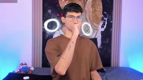  A L E X  online show from 04.17.26