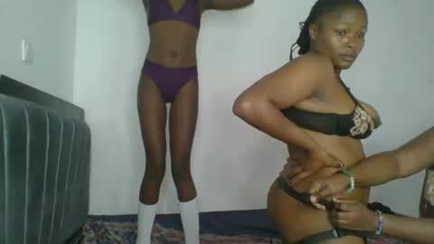 kinky_aria online show from 11.14.25