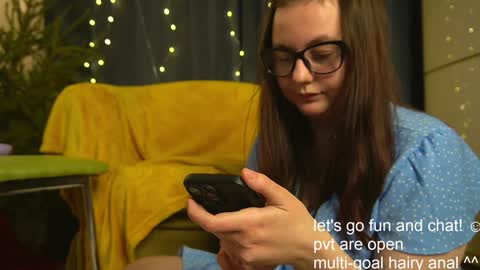 Heeey My name - Rose. Chat w me here or -  online show from 12.30.24