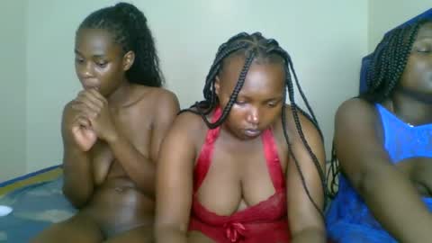 Snapshot of kinky_roey chatting on 02.05.25 kinky_roey online show from 02.05.25