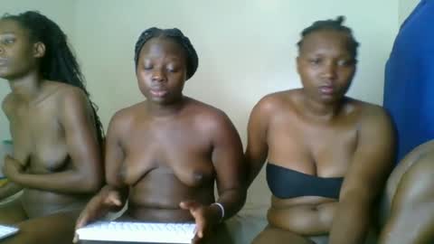 Snapshot of kinky_roey chatting on 02.20.25 kinky_roey online show from 02.20.25