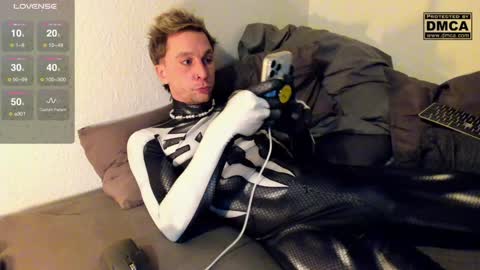 Snapshot of kinky_spidey chatting on 12.15.24 kinky_spidey online show from 12.15.24