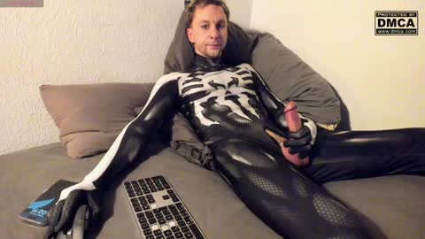 Snapshot of kinky_spidey chatting on 12.16.24 kinky_spidey online show from 12.16.24