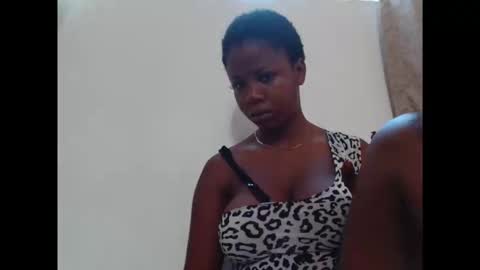 Snapshot of kinkyjuicexx chatting on 12.05.25 kinkyjuicexx online show from 12.05.25