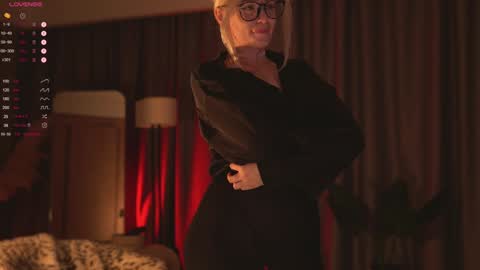 kinkylina_ online show from 12.12.24