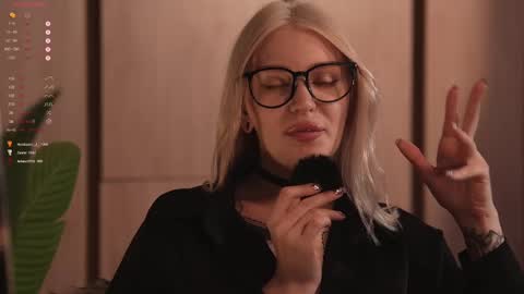 kinkylina_ online show from 02.28.25