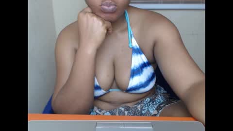 Snapshot of kinkyxxjuice chatting on 09.20.25 kinkyxxjuice online show from 09.20.25