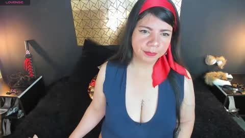 Snapshot of kinkyy_mom chatting on 09.12.25 kinkyy_mom online show from 09.12.25