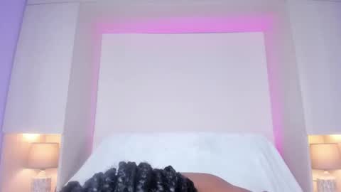 M A R A  online show from 10.22.25