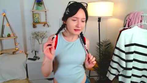 Snapshot of kira2kiss chatting on 11.07.25 Kira online show from 11.07.25