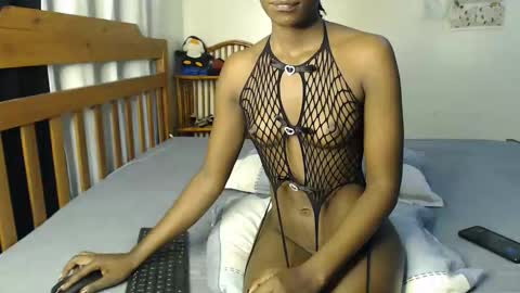 Snapshot of kira_256 chatting on 09.16.25 Miimi online show from 09.16.25