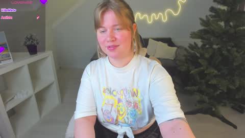 Snapshot of kira_citro chatting on 12.08.24 Kira  NEXT STREAM December 4 5pm CET  11am EST online show from 12.08.24