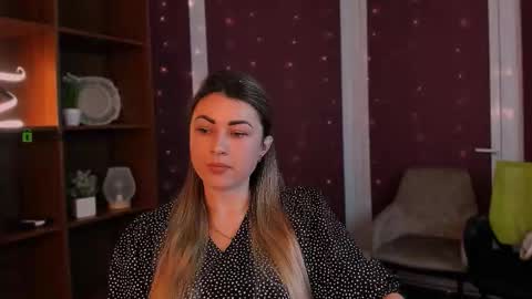 Snapshot of kira_fox_x chatting on 11.12.25 kira fox x online show from 11.12.25