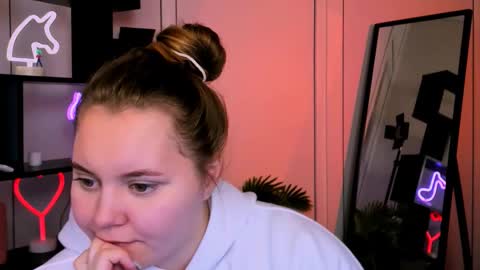 Snapshot of kira_fox_x chatting on 11.13.25 kira fox x online show from 11.13.25