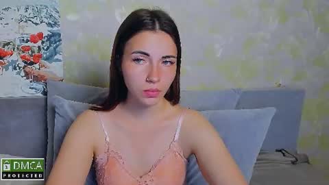 Snapshot of kira_mooon chatting on 06.17.26 Kira online show from 06.17.26