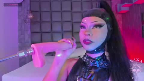 Snapshot of kira_vance chatting on 07.19.26 Kira online show from 07.19.26