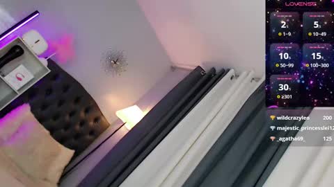 Snapshot of kira_willer chatting on 12.12.24 KIRA online show from 12.12.24