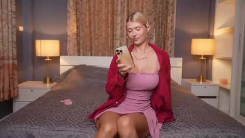 Snapshot of kirabl00m chatting on 06.19.26 kira bloom online show from 06.19.26