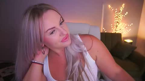 Kira online show from 09.15.25