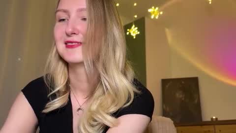 Snapshot of kirafatex chatting on 10.14.25 KiraFatex online show from 10.14.25