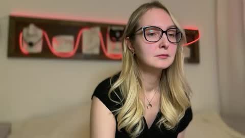 Snapshot of kirafatex chatting on 11.14.25 KiraFatex online show from 11.14.25