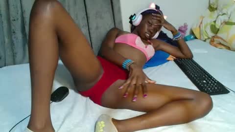 Snapshot of kirah_hot chatting on 11.15.25 kirah_hot online show from 11.15.25