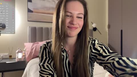 Snapshot of kiramystery chatting on 12.12.24 Kira online show from 12.12.24