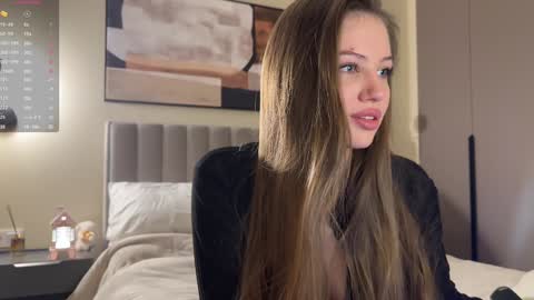 Snapshot of kiramystery chatting on 12.24.24 Kira online show from 12.24.24